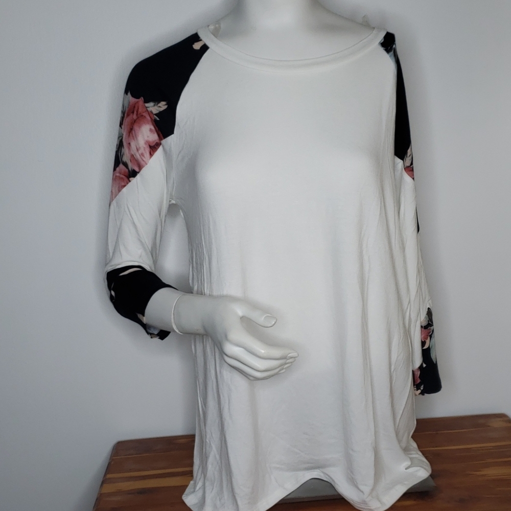 Eleven Oaks Boutique top NWOT